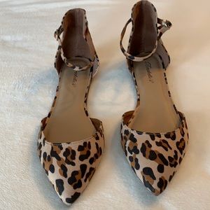 Breckelle’s Leopard Flats Size 10
